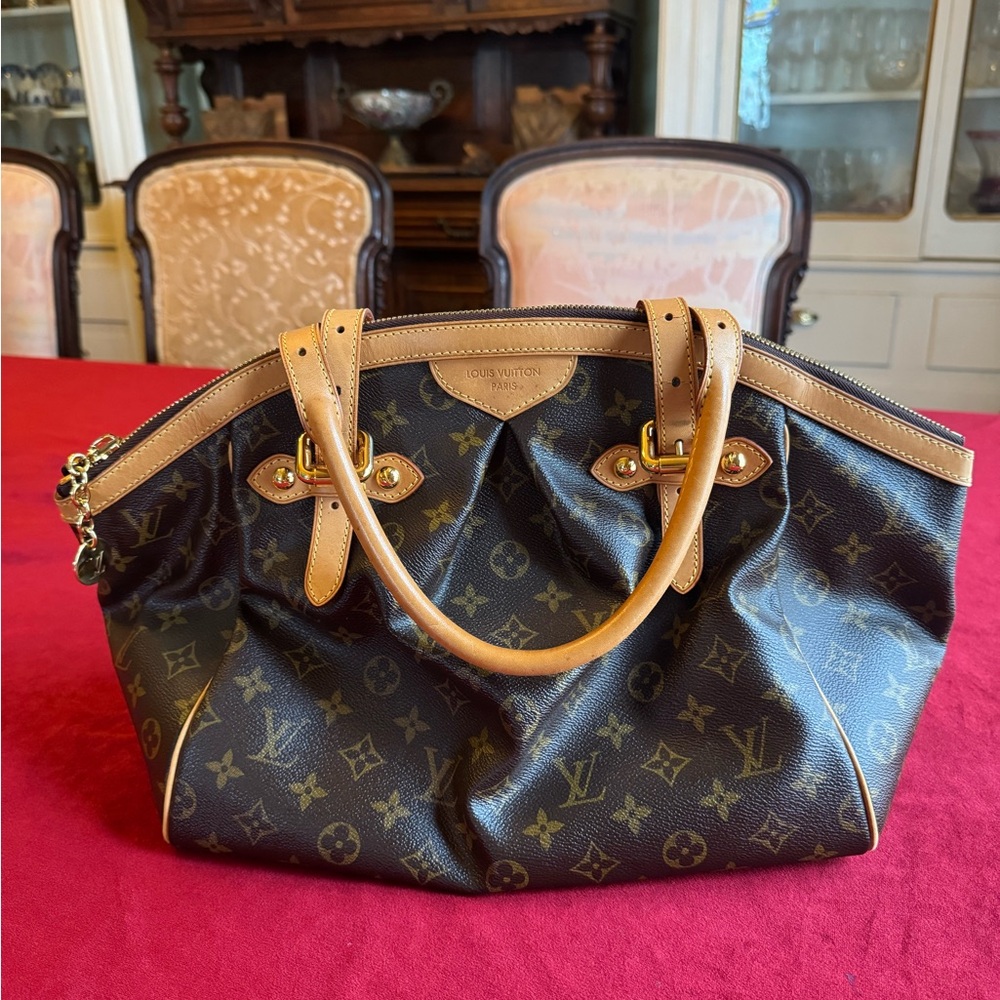 💯Guaranteed Authentic Louis Vuitton Tivoli GM Size